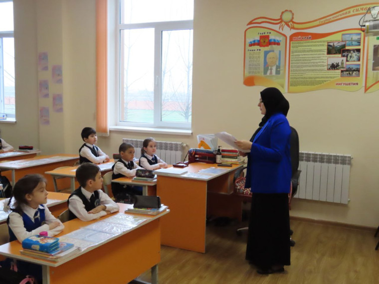Традиционно учебная неделя началась с "Разговоров о важном" на тему "От южных морей до полярного края" 1-11 классы..